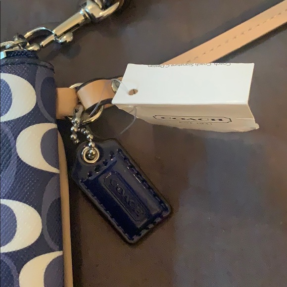 Coach Wristlet NWT!! - Picture 4 of 5
